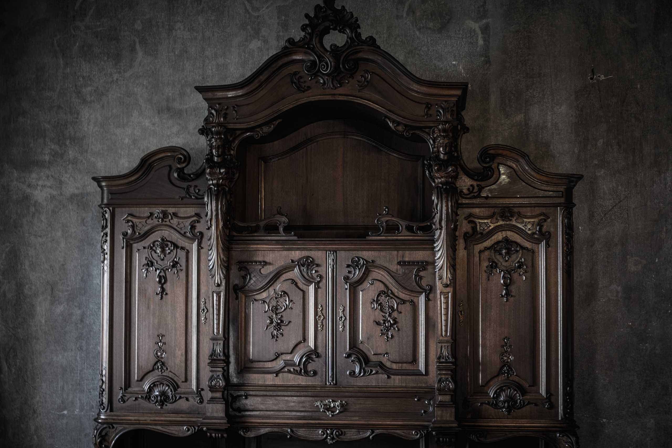 The Art of Reviving Vintage Furniture